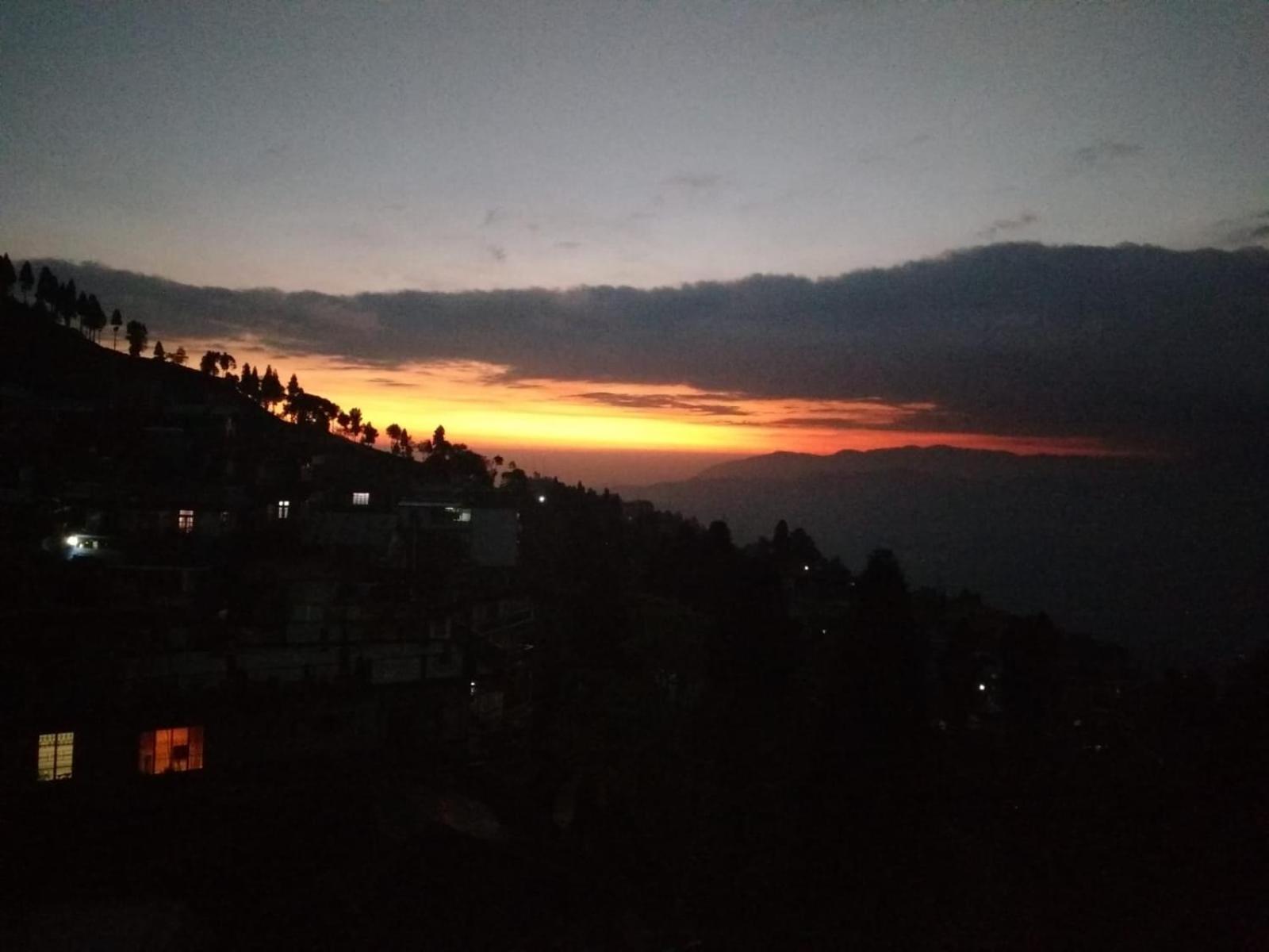 Swabhumi Homestay Kurseong Bagian luar foto