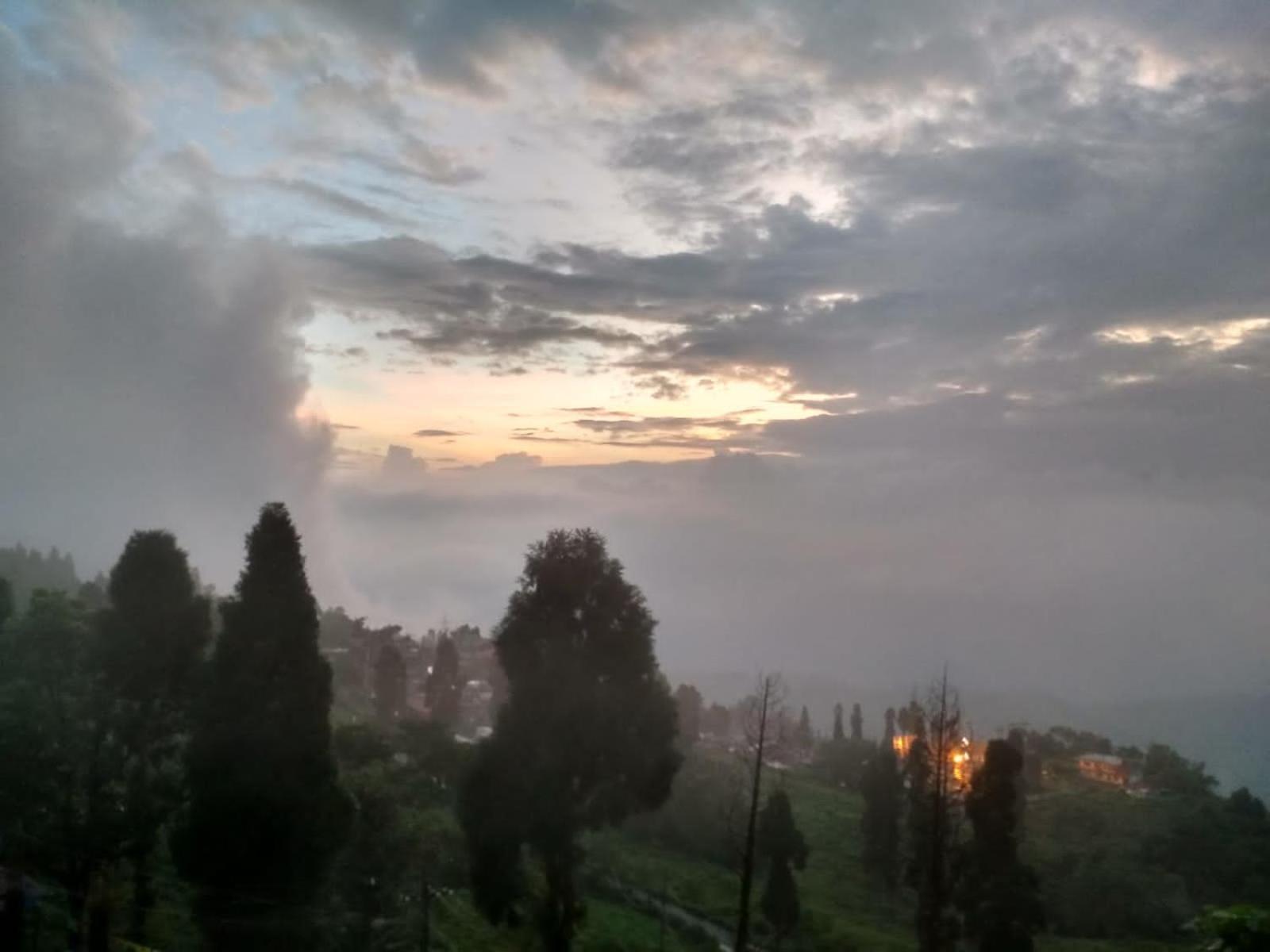 Swabhumi Homestay Kurseong Bagian luar foto